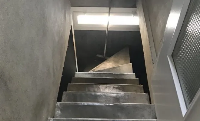 Rénovation d'une montée d'escalier avec une toile de verre lisse à Amberieu en Bugey, Ambérieu-en-Bugey, Alladatin Peinture